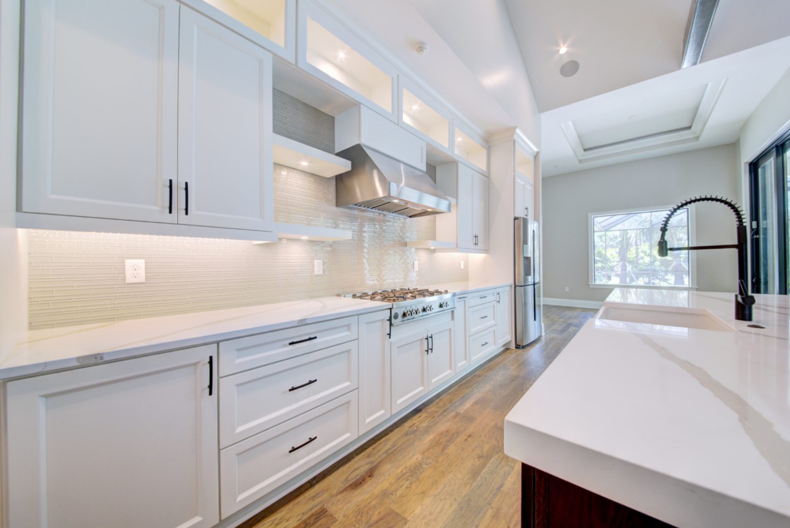 Beautiful Modern Kitchen & Bath Cabinets and Countertops for Lifestyle ...