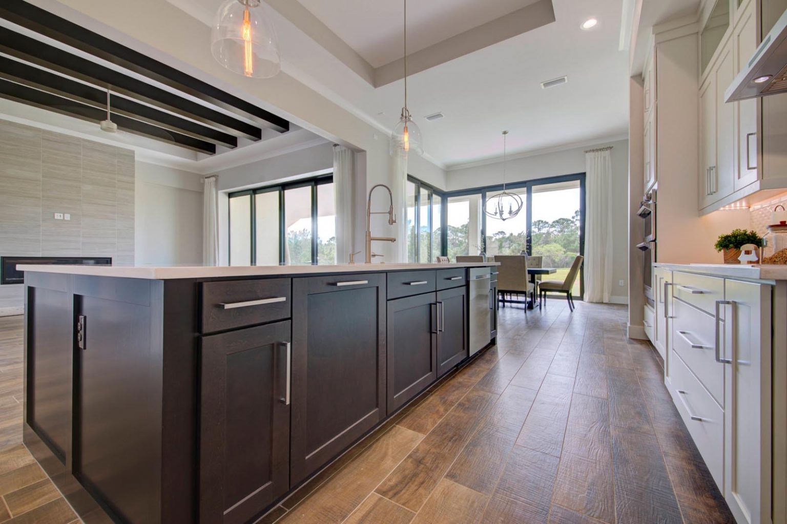 Custom Kitchen and countertops installation and sales in Melbourne FL by Hammond
