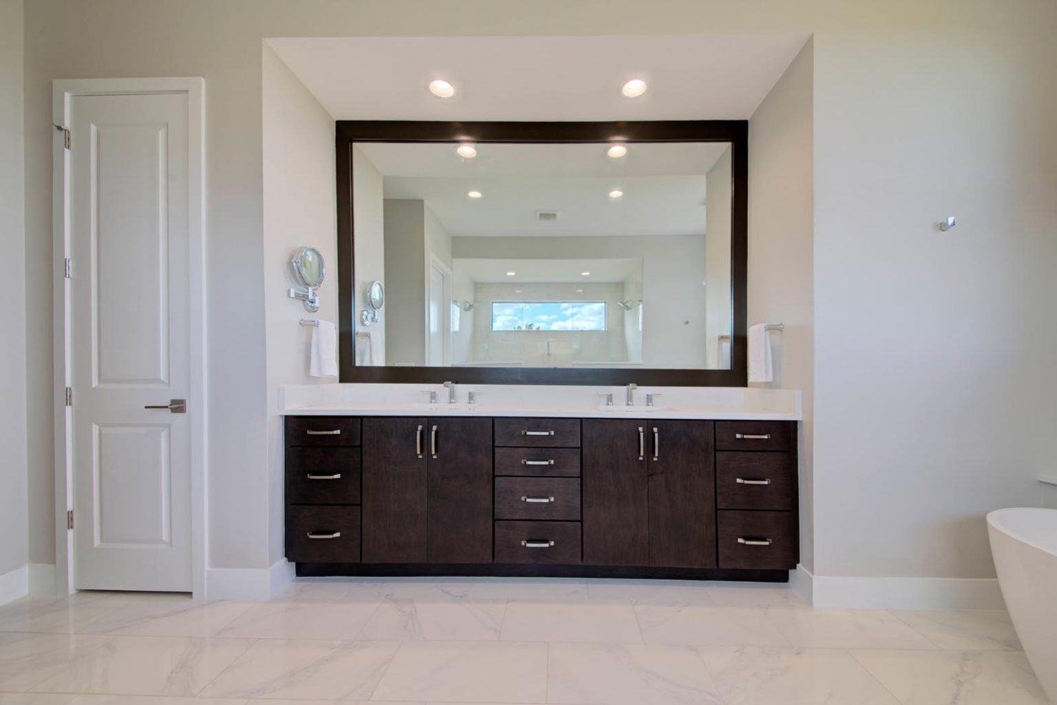 Amazing Modern Kitchen and Bathroom and Countertop Installation